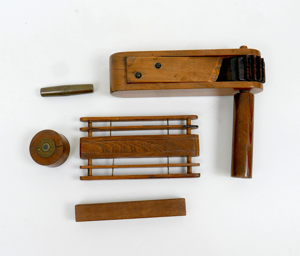 FIVE EARLY-MID 20TH CENTURY COLLECTABLES.