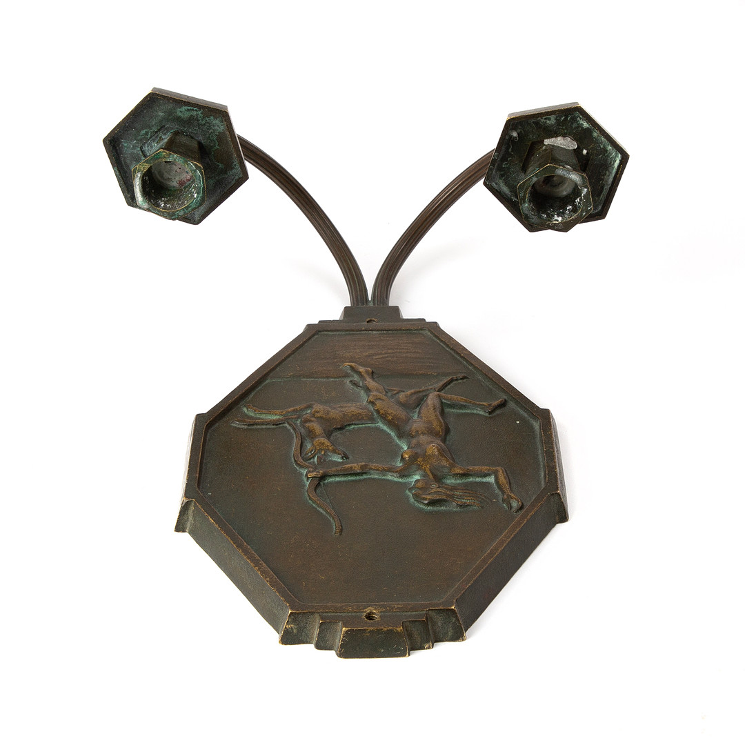 LAMPETT. Tvåarmad, patinerad brons, Art deco.
