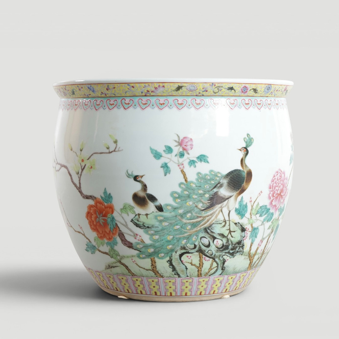 Kinesisk urtepotter af porcelæn dekorerede i farver med blomster og traner. Kina, 20. årh.