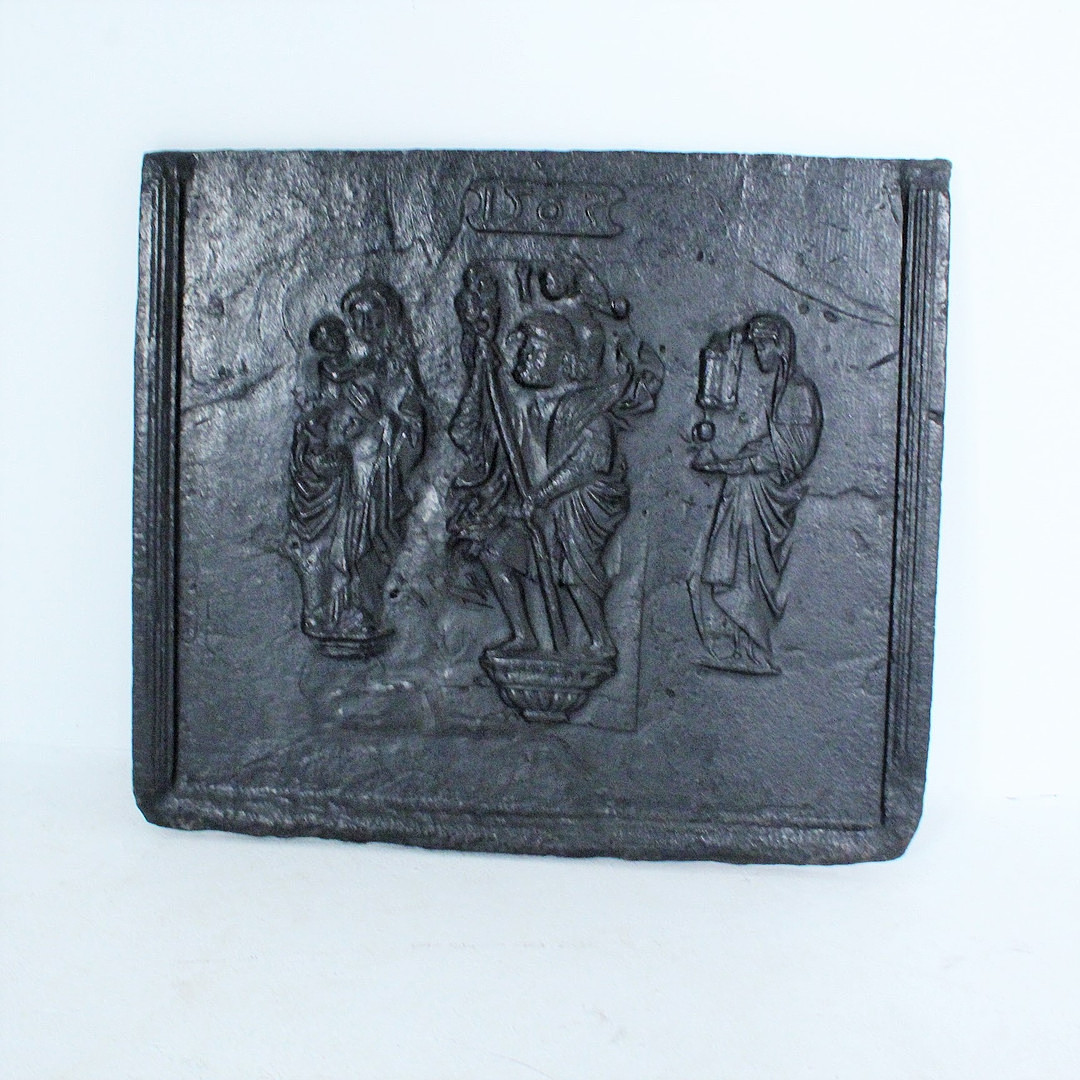 Historische Kaminplatte aus massivem Gusseisen mit christlichen Szenerie.