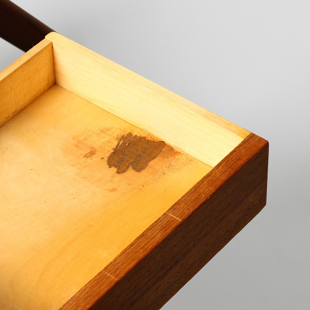 SIGFRIED OMANN. Væghængt sengebord af teak, Ølholm Møbelfabrik, 1950-60'erne. Danmark.