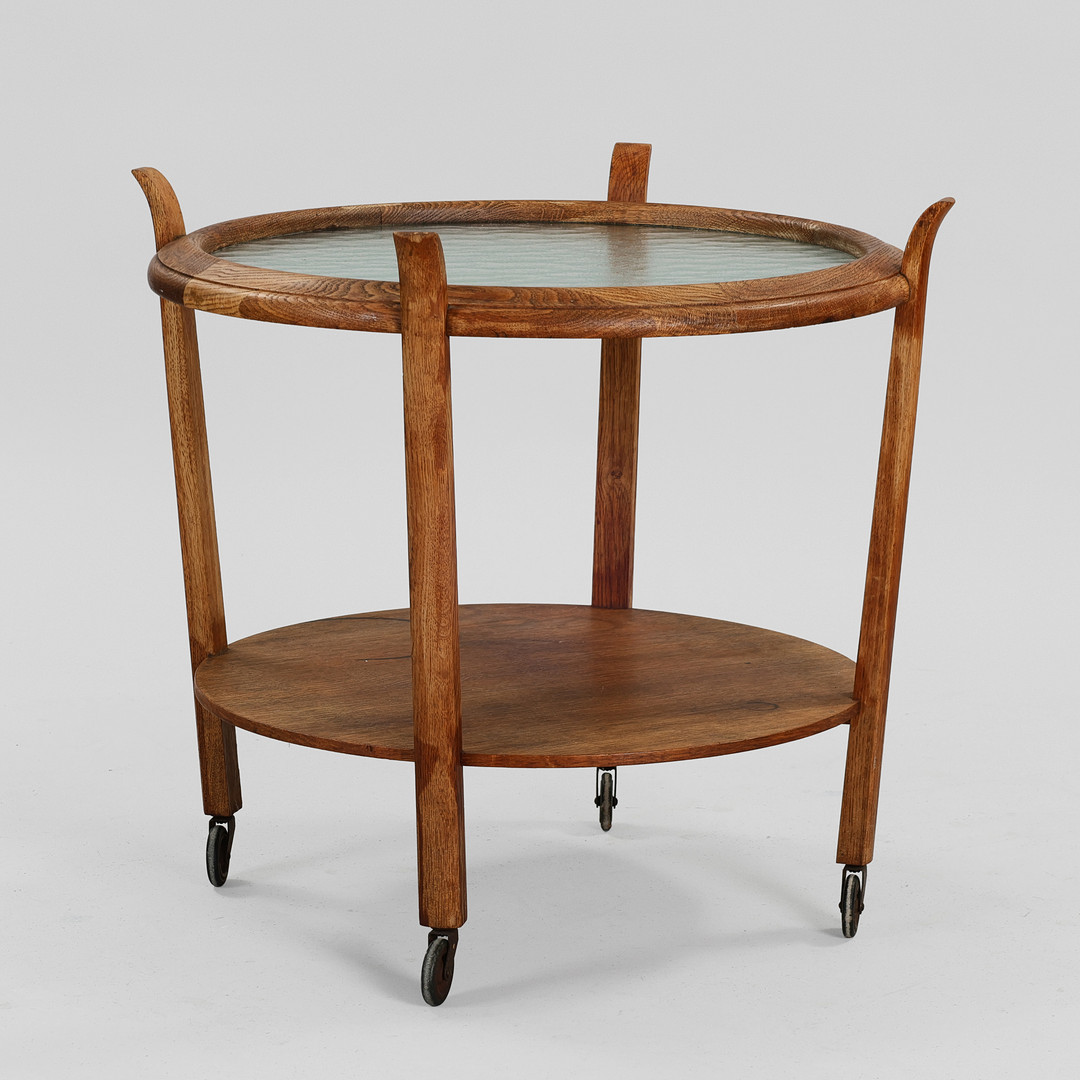 ANDREAS TUCK. Cirkulært rullebord/sofabord med stel af egetræ, topplade af hærdet glas, Danmark, ca. 1940'erne.