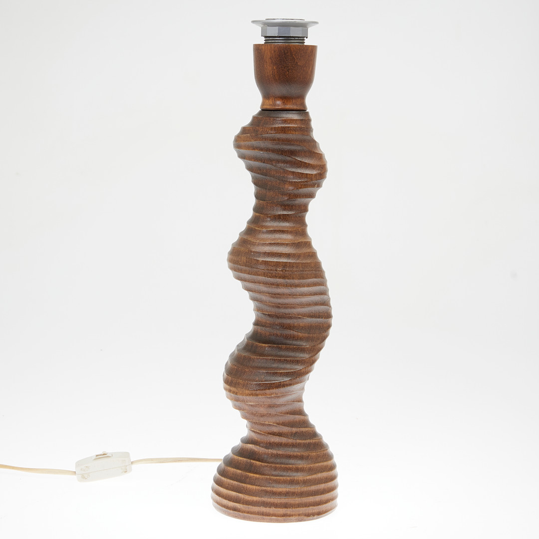 TEMDE. Skulpturale Tischlampe, Eiche, 1960er Jahre, Schweiz.