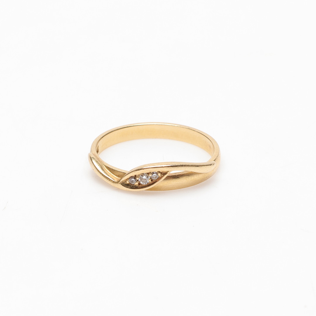 RING, 18k guld, vikt ca 2,8 gram.