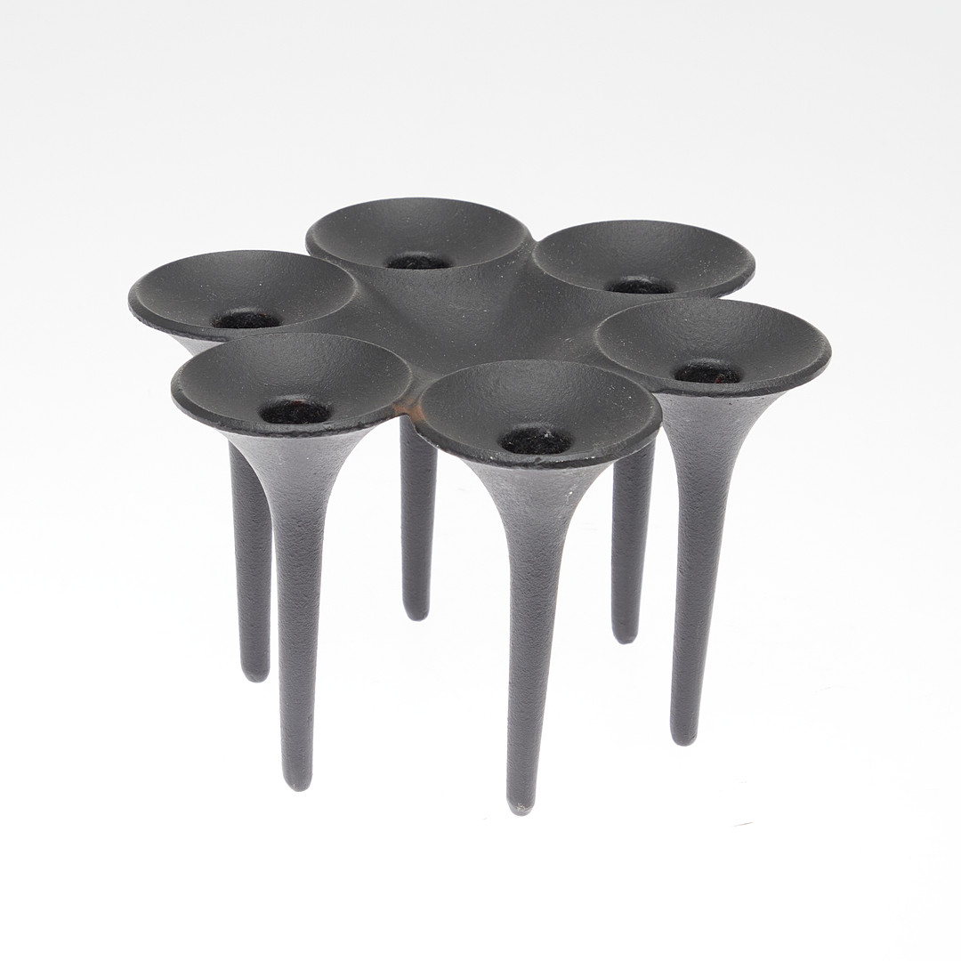 JENS HARALD QUISTGAARD. Dansk Designs. Kerzenleuchter, Gusseisen, 1960er Jahre, Dänemark.
