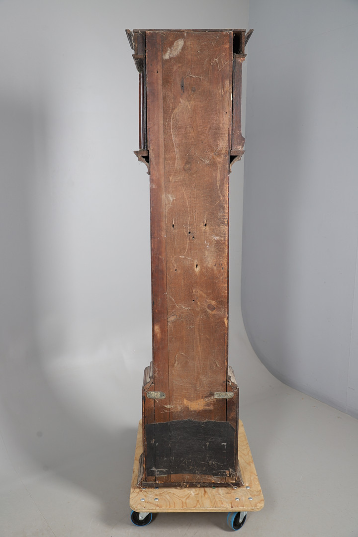 A LATE 18TH/EARLY 19TH CENTURY 30HR OAK LONGCASE CLOCK.