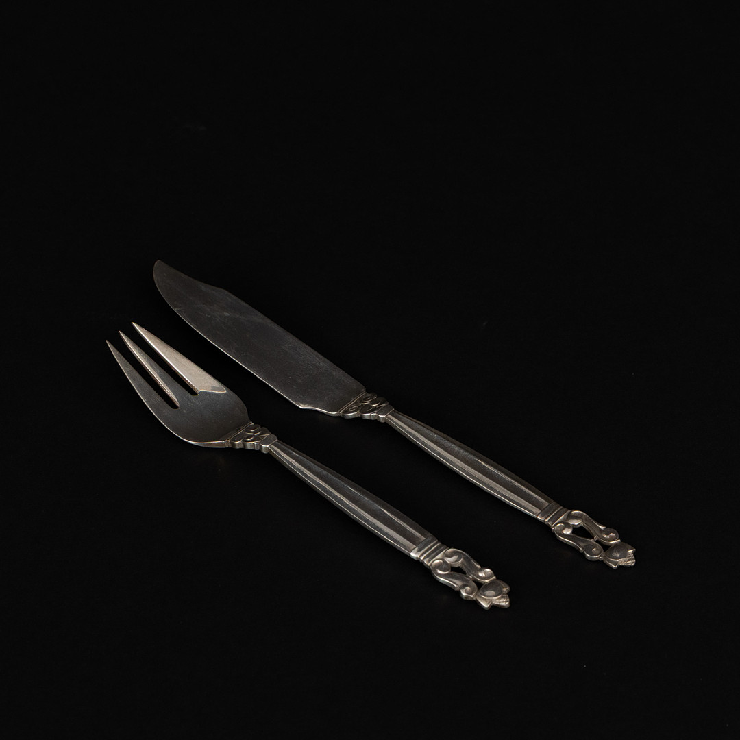 JOHAN ROHDE. Georg Jensen, Fiskbestick, 2 delar, "Acorn/Konge", Sterling silver, Danmark.