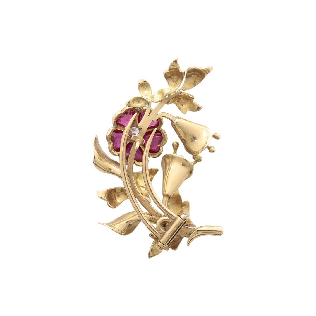 Floral brooch in gold and gemstones, mid 20th Century.