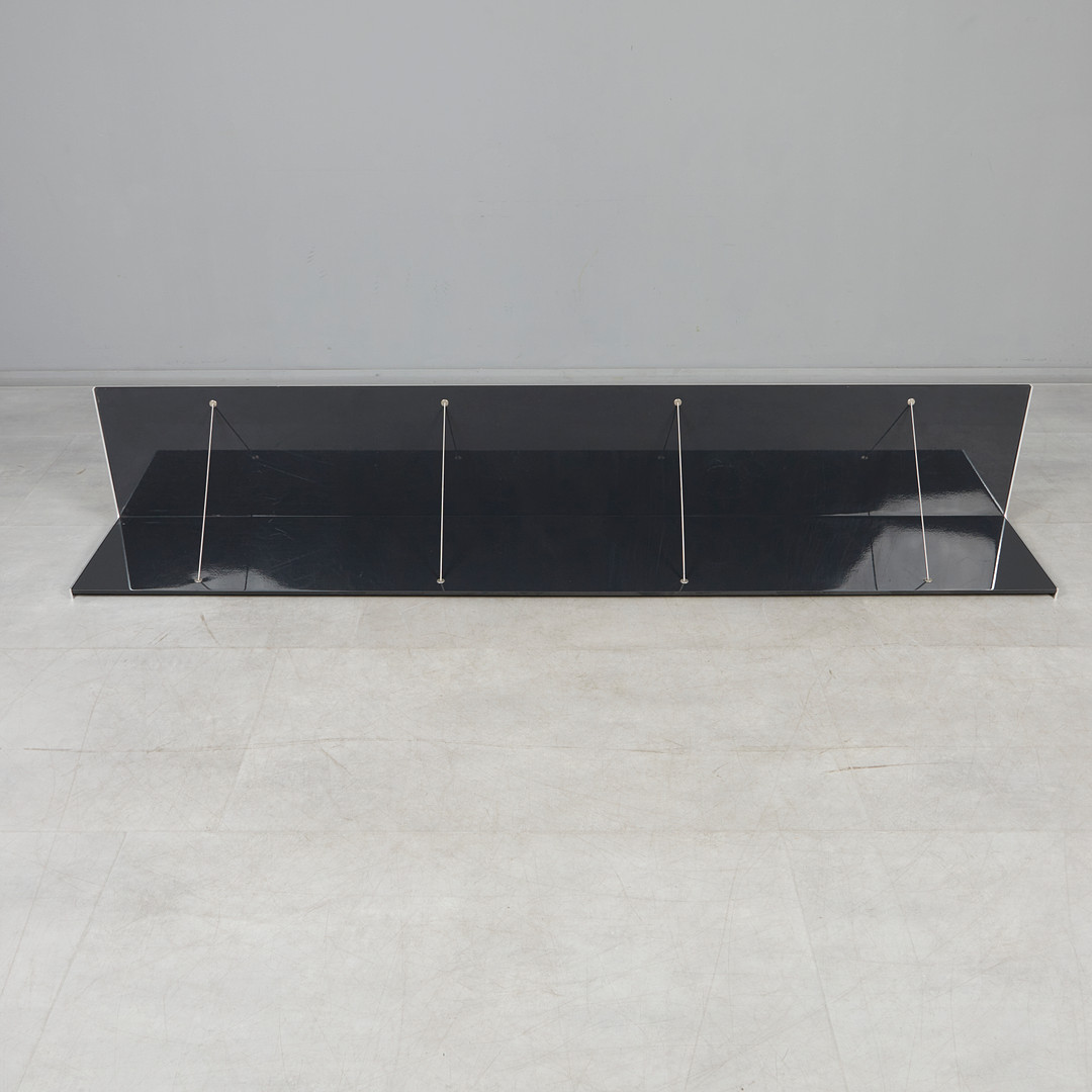 STUDIO KAIROS. B&B Italia, Wandregal, Serie 'Pab', Hartglas, Aluminium, Entwurf 2009, Italien.