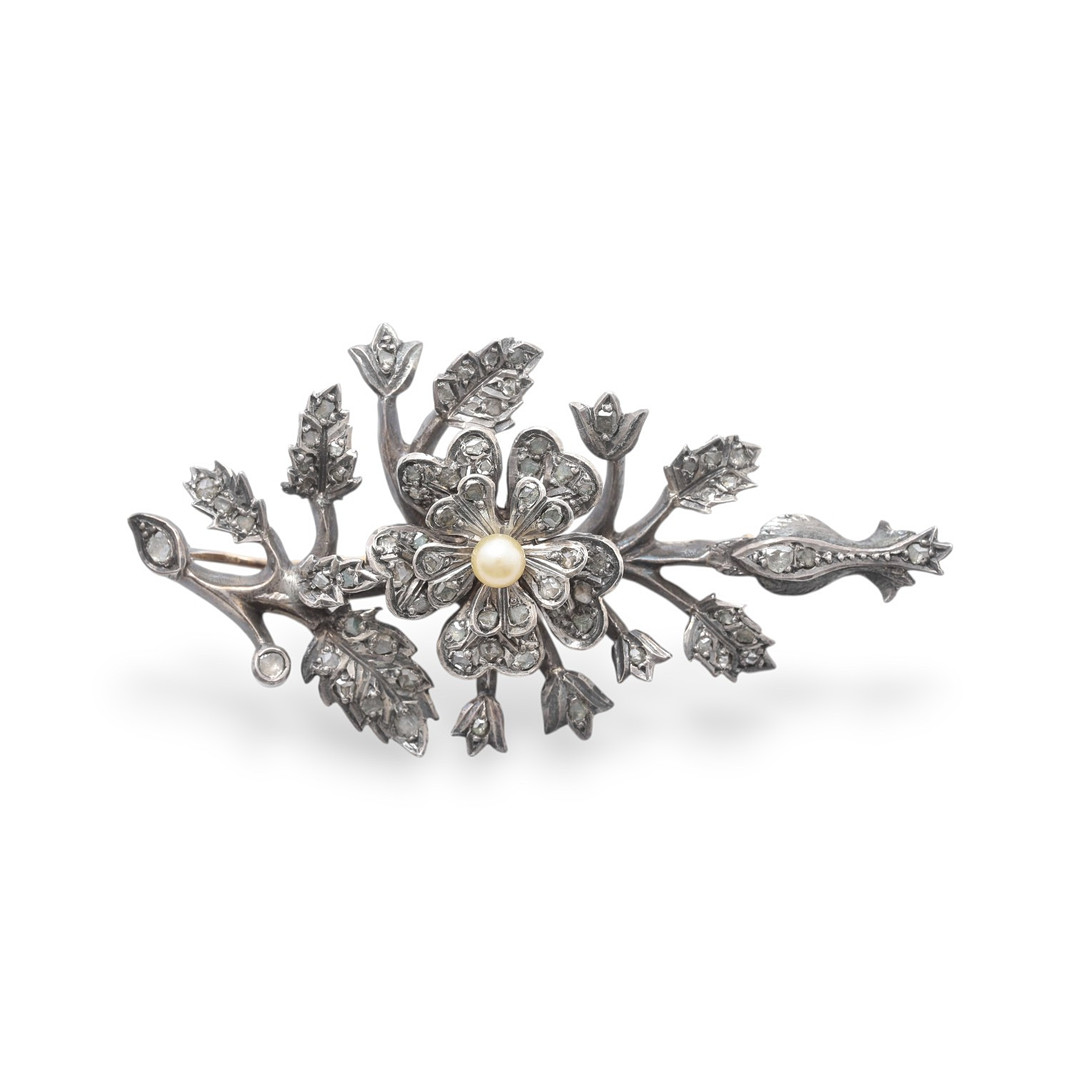 Diamonds and pearl floral brooch, first half of the 20th Century.