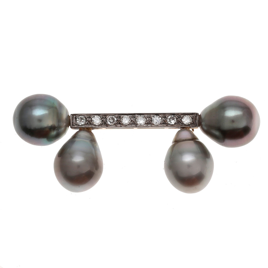 Diamonds and Tahiti pearls brooch.