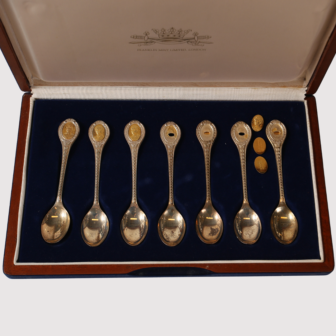 SAMLARSKEDAR med motiv av Europas kungar och drottningar, Sterlingsilver med guldförgyllda detaljer, 7 stycken i etuie.