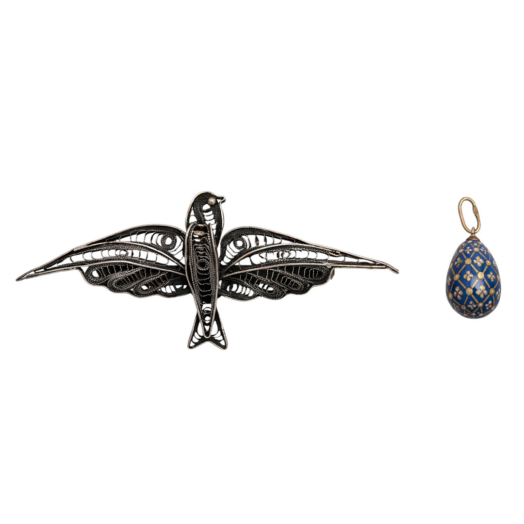 Enamenl pendant bird-shaped silver brooch, 20th Century.