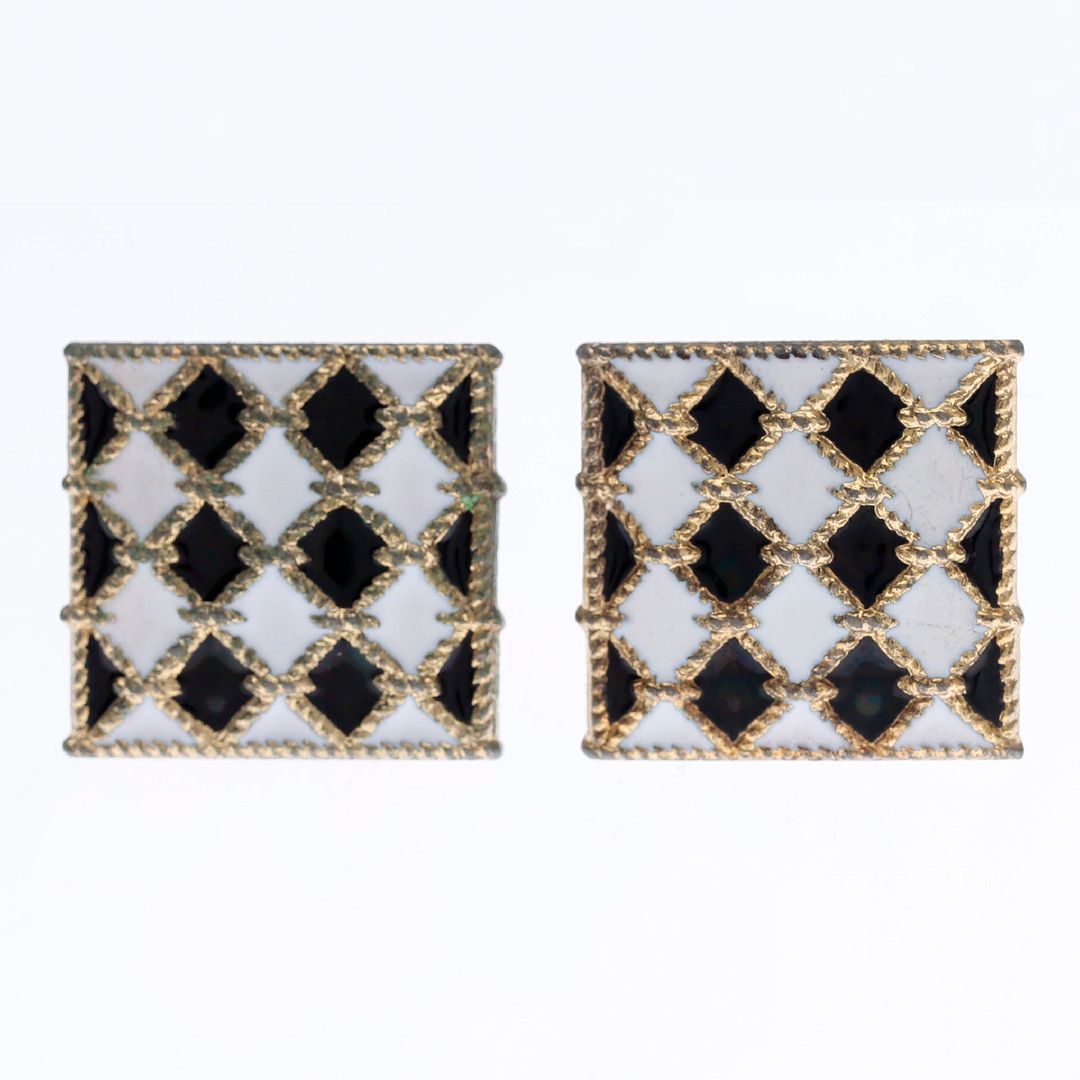 Two-tone enamel cufflinks.
