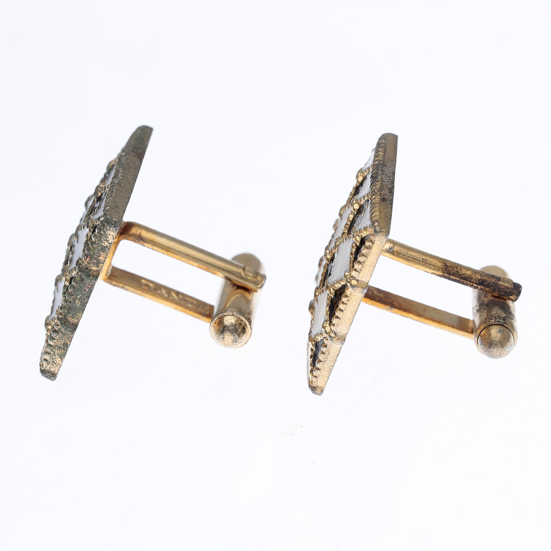Two-tone enamel cufflinks.