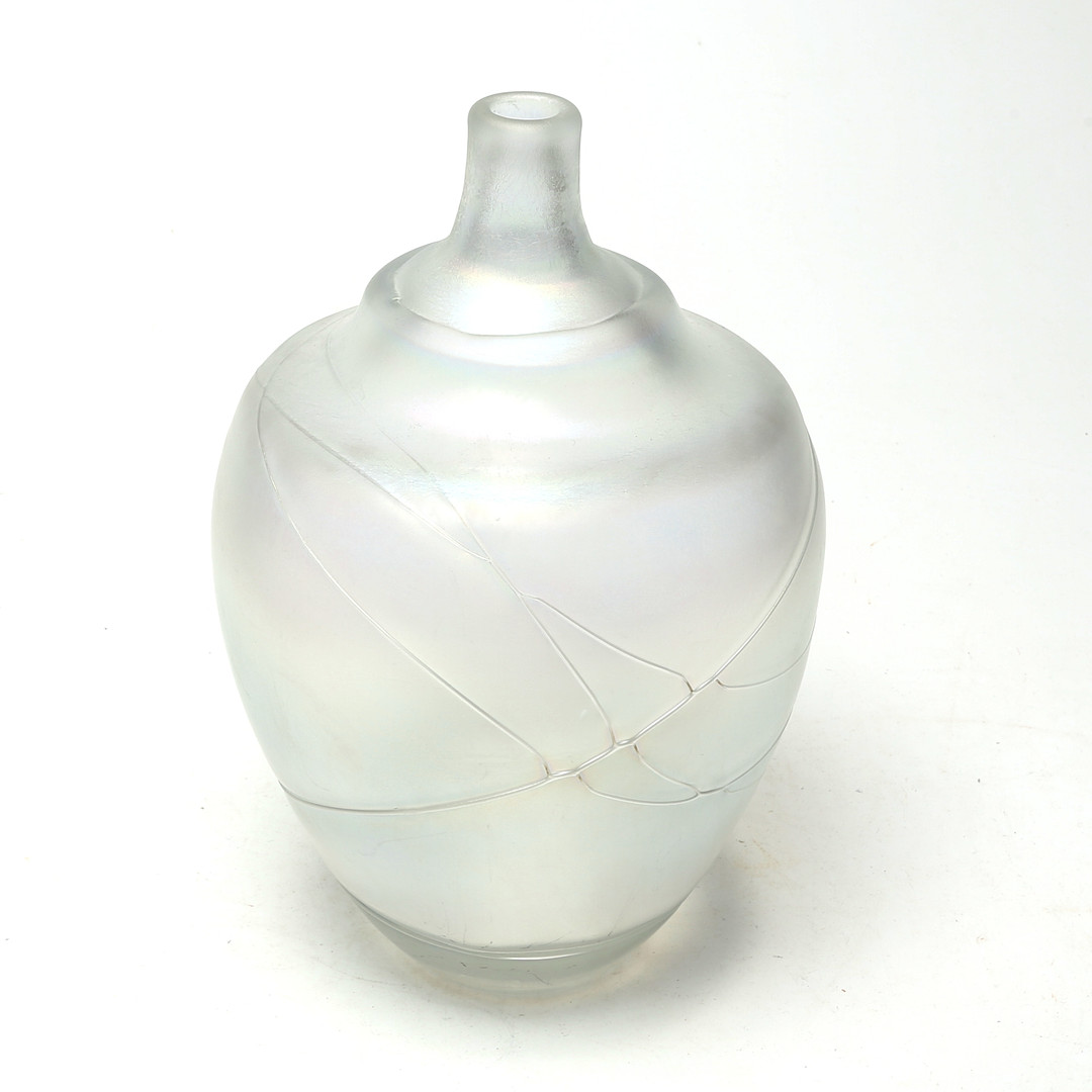 BERTIL VALLIEN. VAS, glas, Kosta Boda, osignerad.
