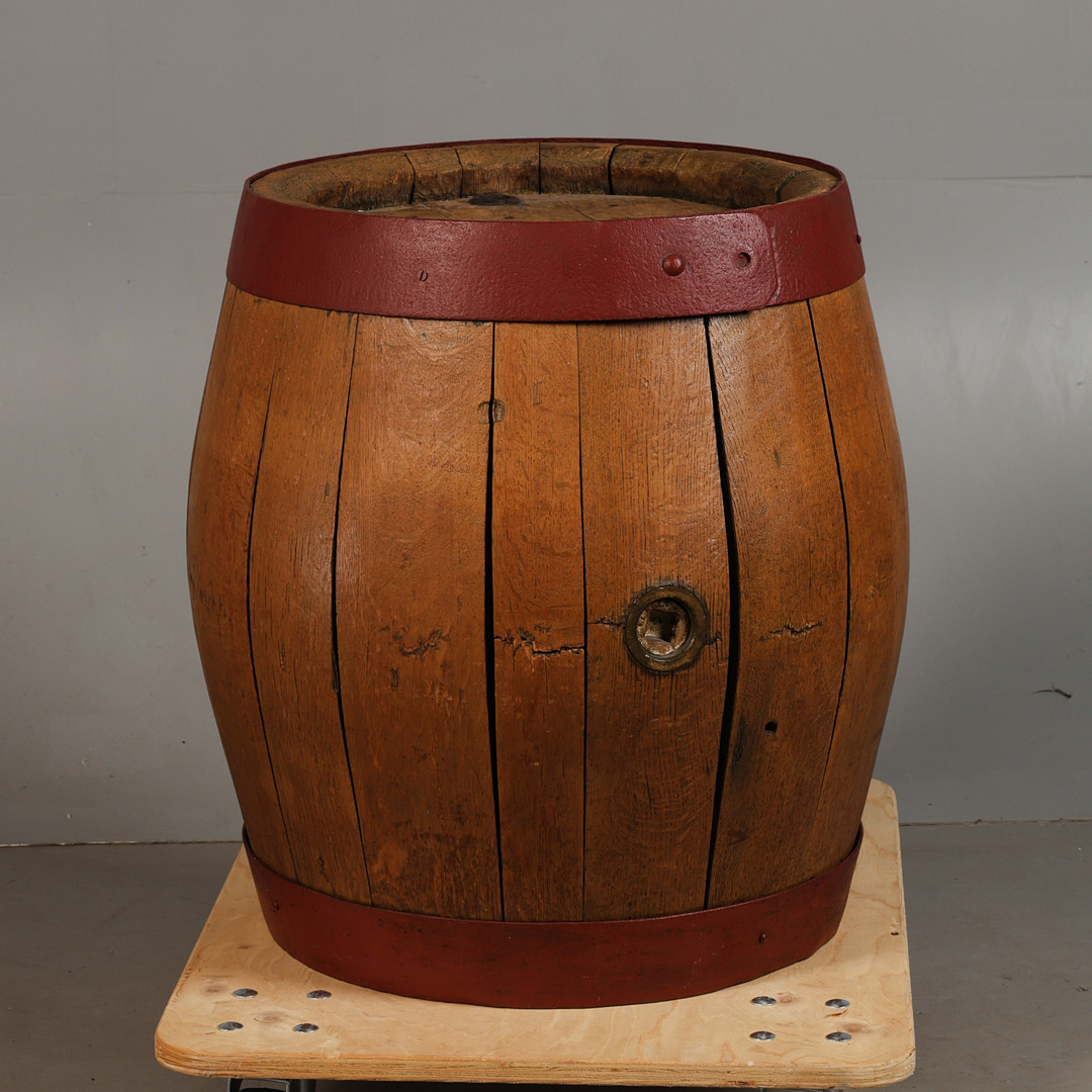 AN OAK BARRELL.
