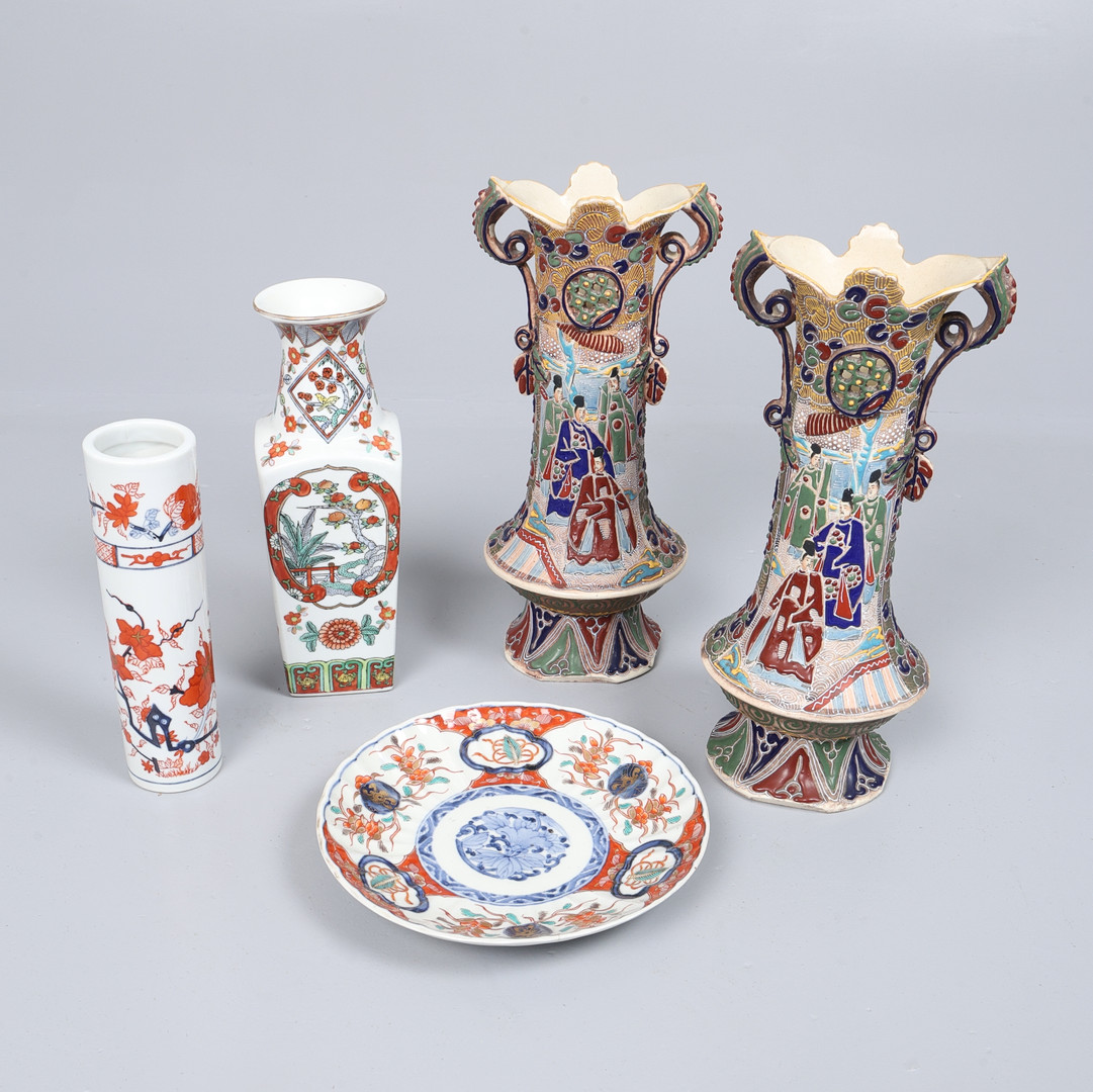 PAIR OF JAPANESE SATSUMA VASES, IMARI PLATE, AND 2 OTHER VASES. (5).