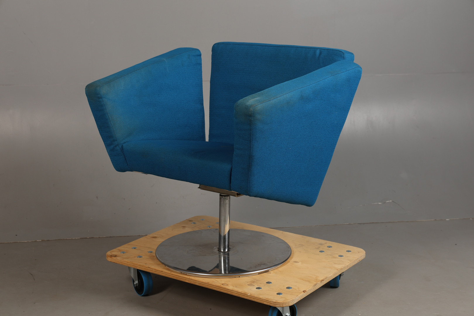 FERLEA ARMCHAIR.
