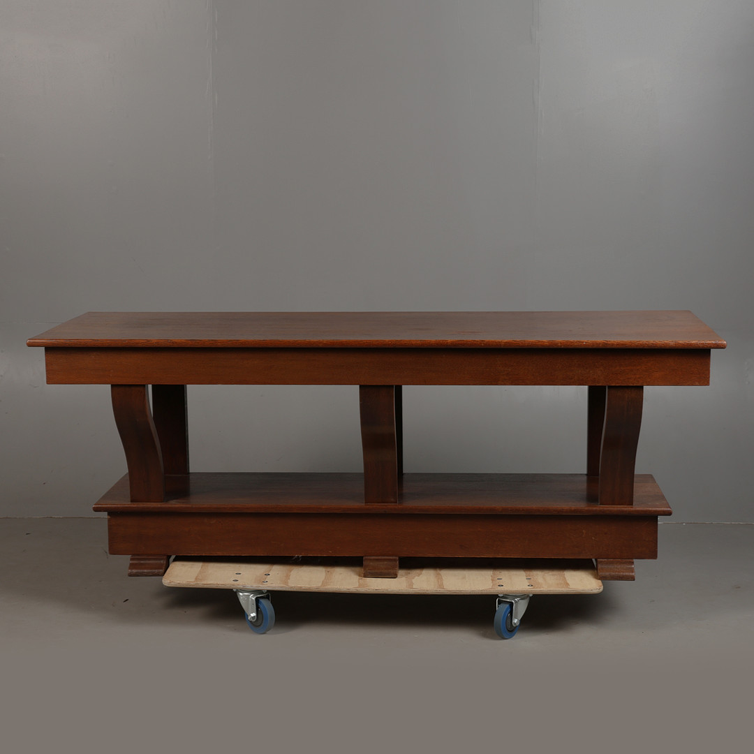 A 20TH CENTURY OAK CONSOLE TABLE.
