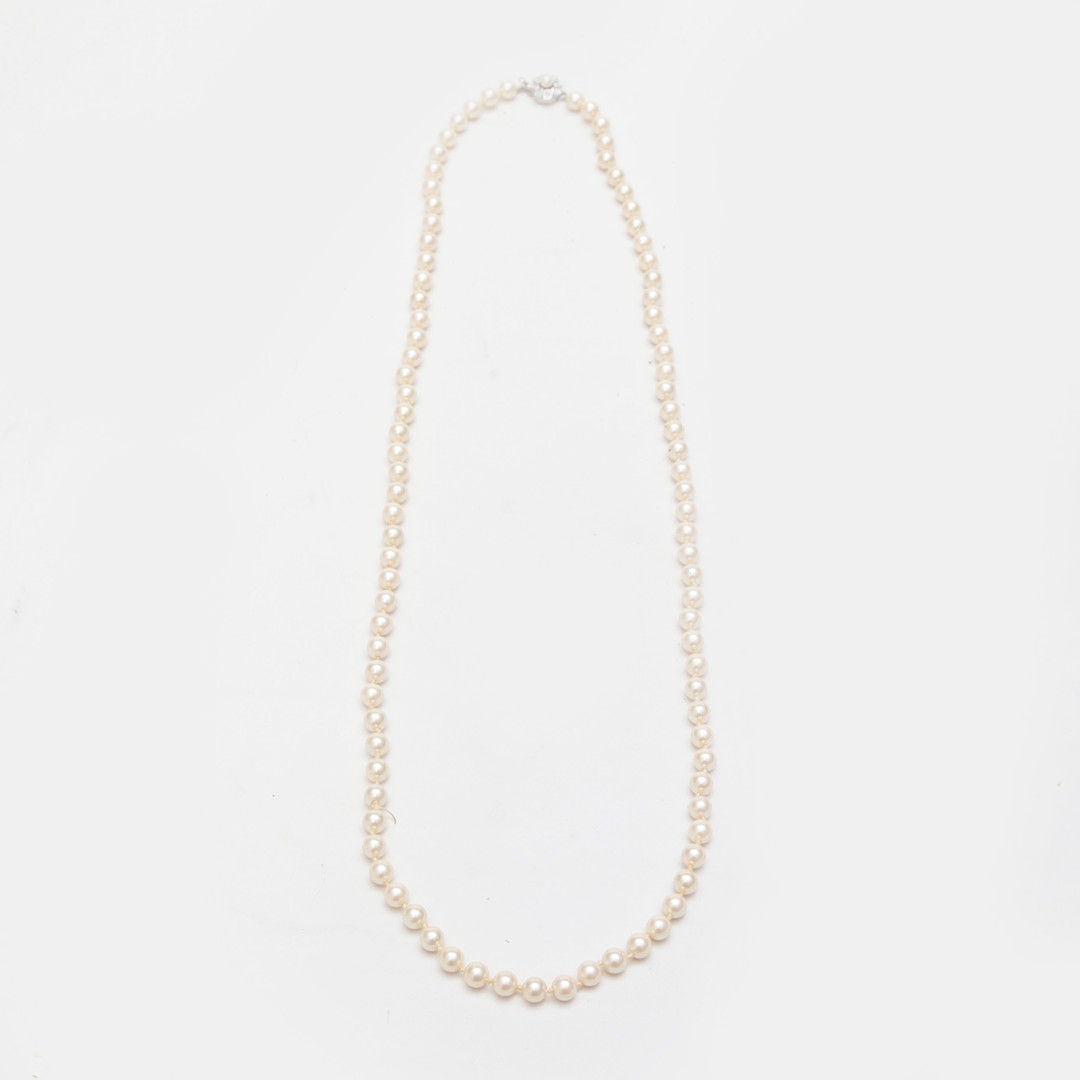 PÄRLHALSBAND.