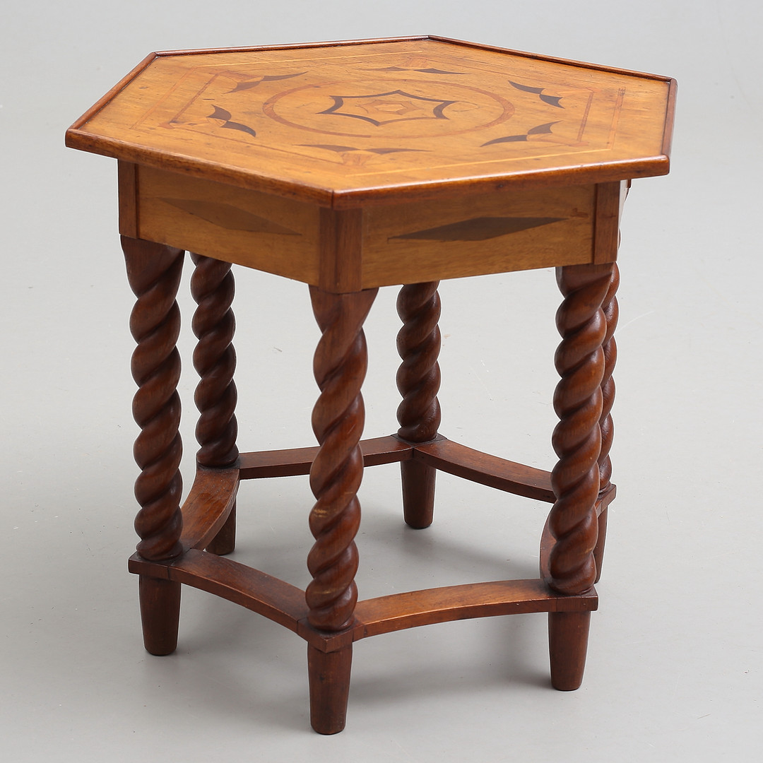BORD med INTARSIA, barockstil.