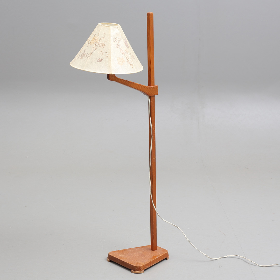 GOLVLAMPA, furu, 1900-talets mitt/andra hälft.