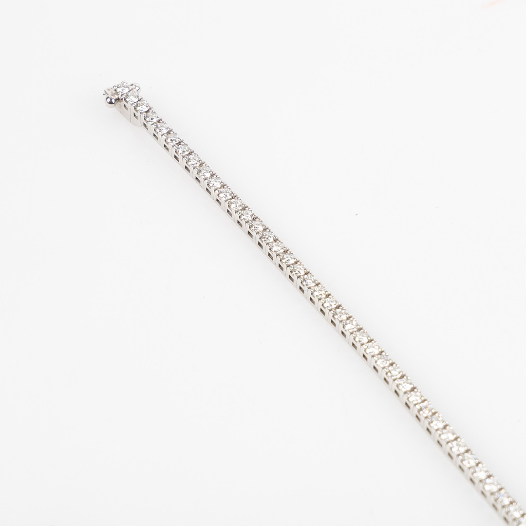 ARMBAND, sk tennisarmband, 18K vitguld med briljantslipade diamanter, totalt ca 2.43 ct.
