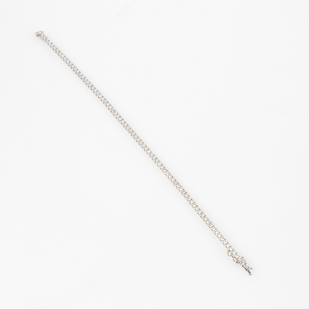 ARMBAND, sk tennisarmband, 18K vitguld med briljantslipade diamanter, totalt ca 2.43 ct.