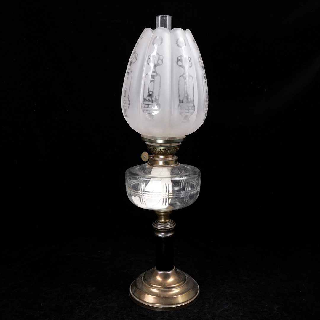 BORDSFOTOGENLAMPA, mässing/glas, 1800/1900-tal.