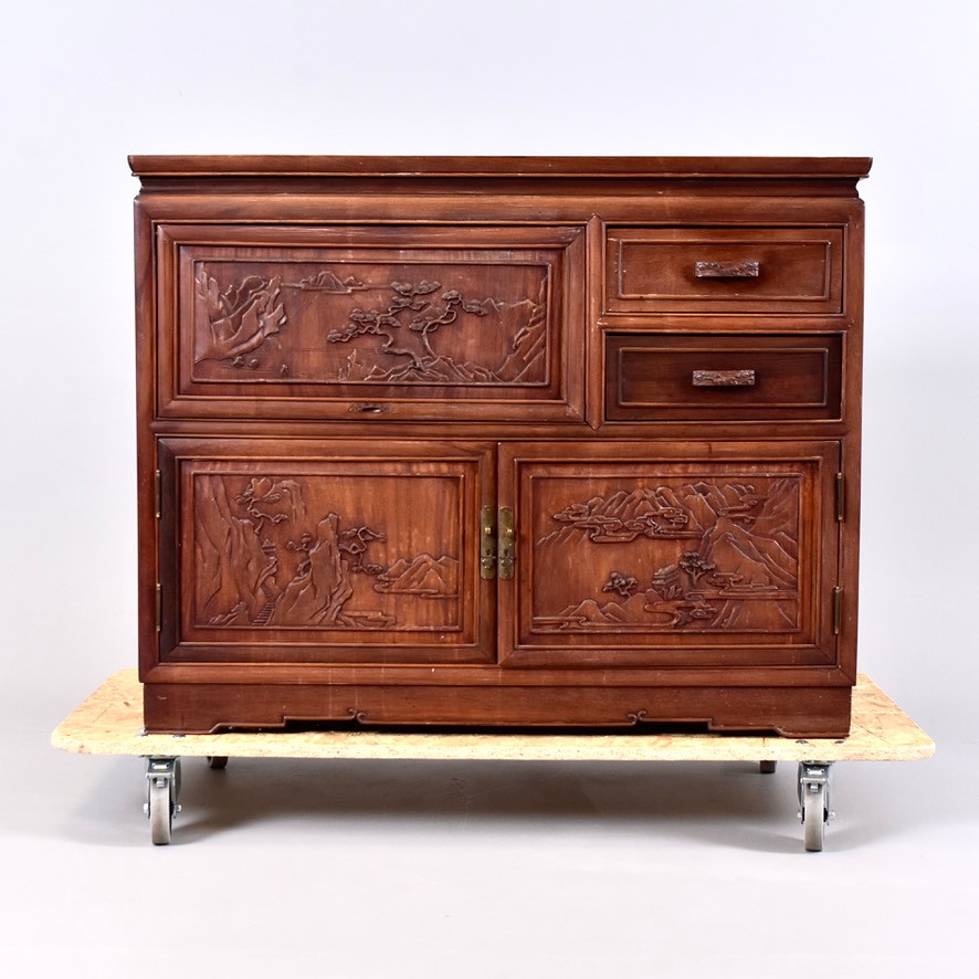 SIDEBOARD, Kina, 1900-tal.