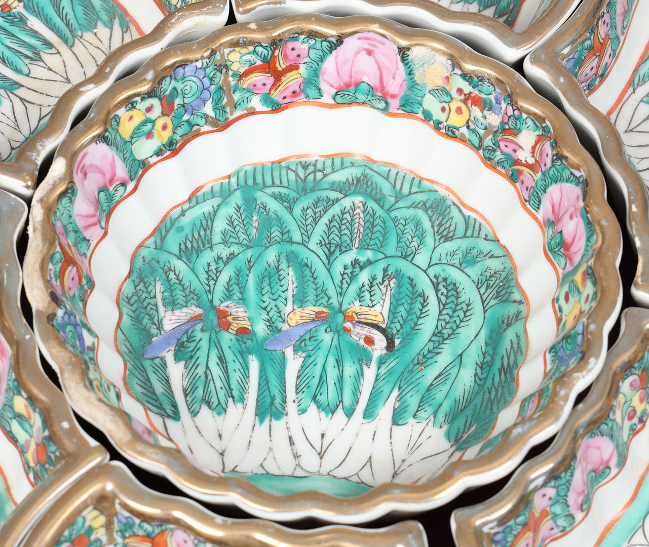 20TH CENTURY CHINESE CANTON FAMILLE ROSE PORCELAIN HORS D'OEUVRES SET.