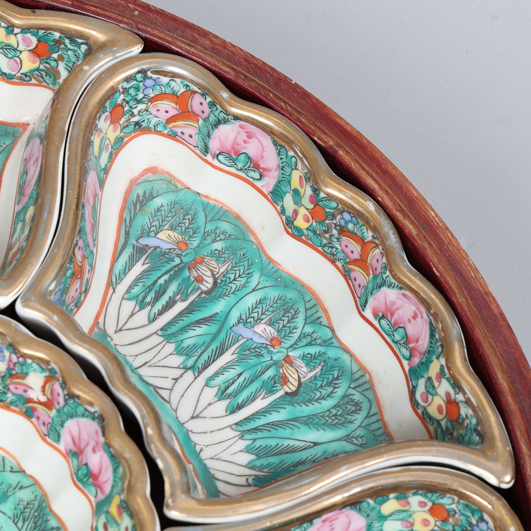 20TH CENTURY CHINESE CANTON FAMILLE ROSE PORCELAIN HORS D'OEUVRES SET.