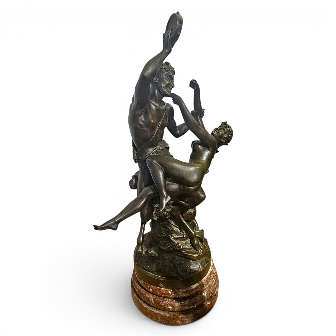 Escultura de sátiro y ninfa en bronce con base en mármol. Clodión según.