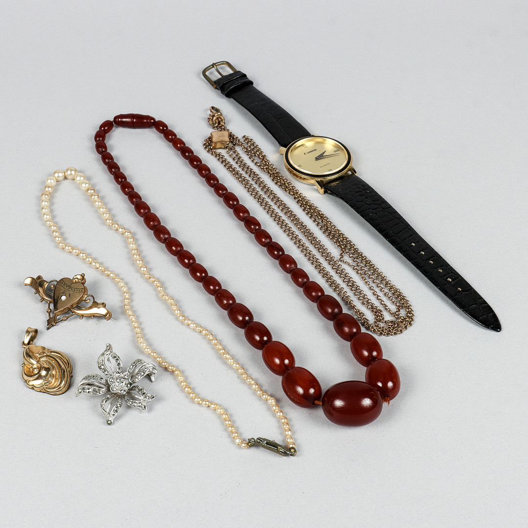 SMYCKEN och armbandsur.