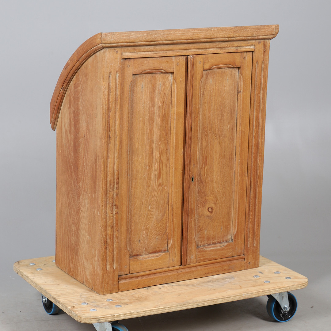 TWO DOOR RUSTIC CUPBOARD.