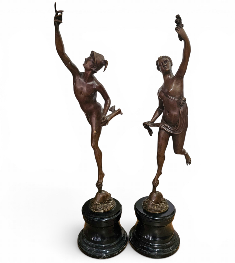 Pareja de esculturas "Mercurio y Fortuna" en bronce sobre base de mármol.