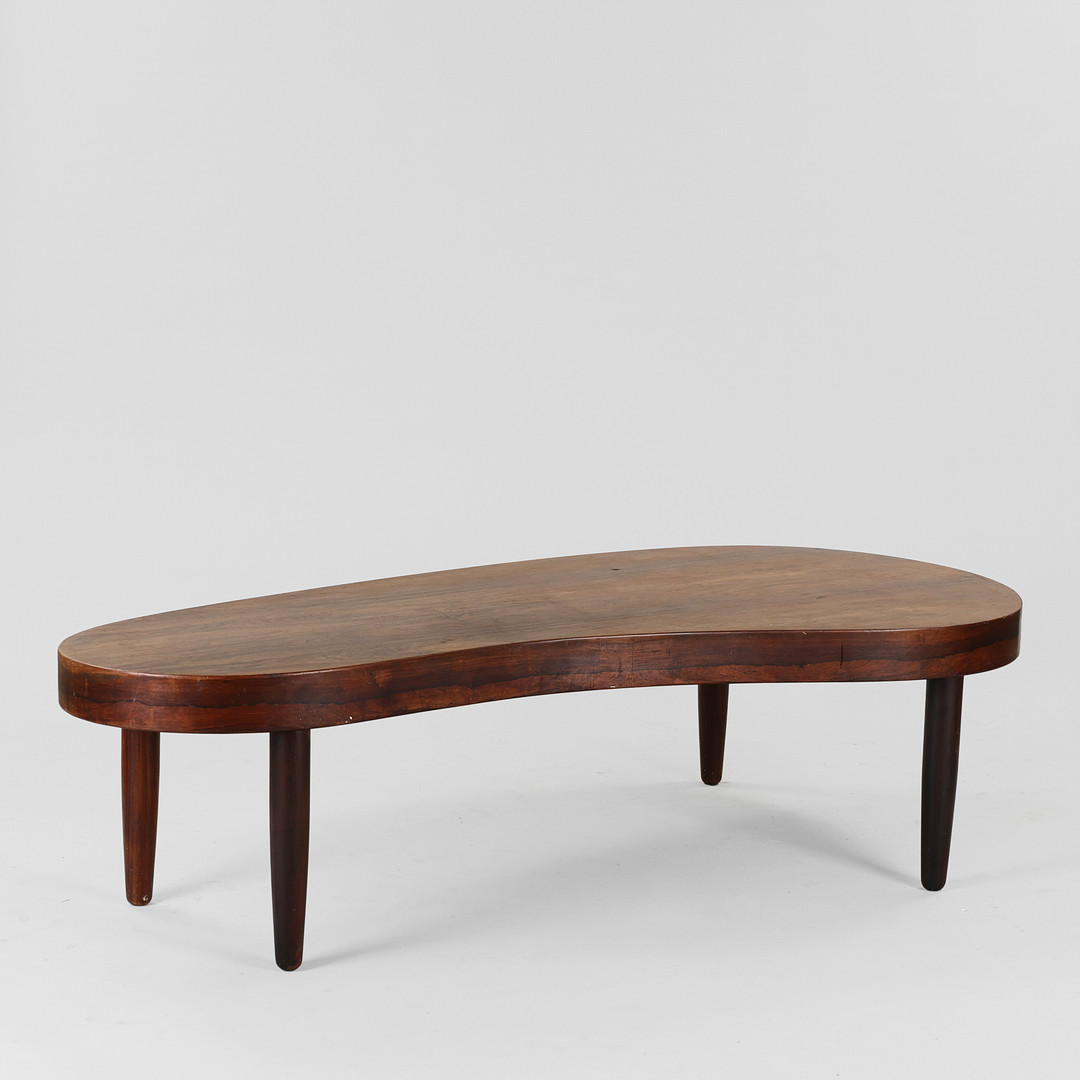 AXEL STENSEN. TILSKREVET. Oragnisk formet sofabord af fineret og massiv palisander, Povl Dinesen, Danmark, 1960'erne.