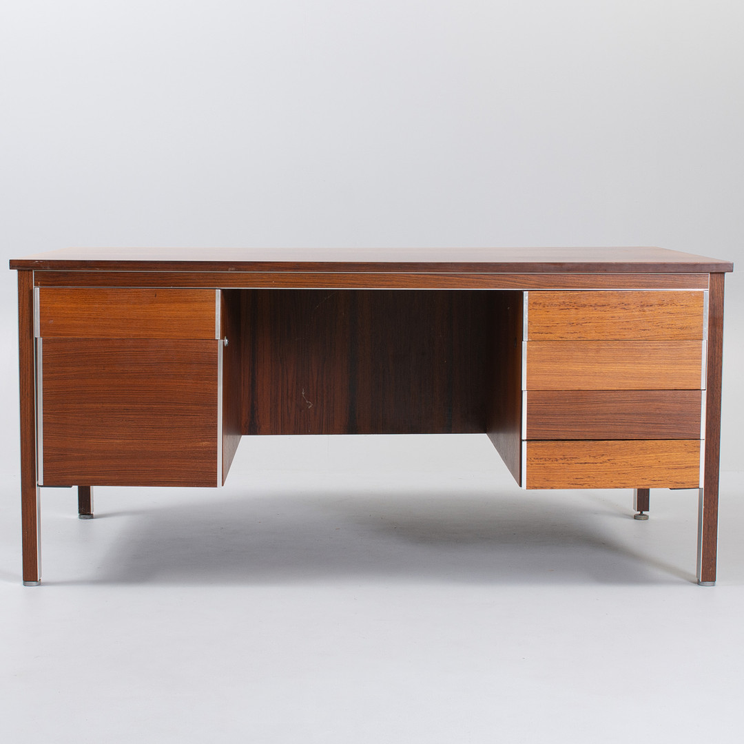 NIPU. Skrivebord af palisander og aluminium, 1970'erne.