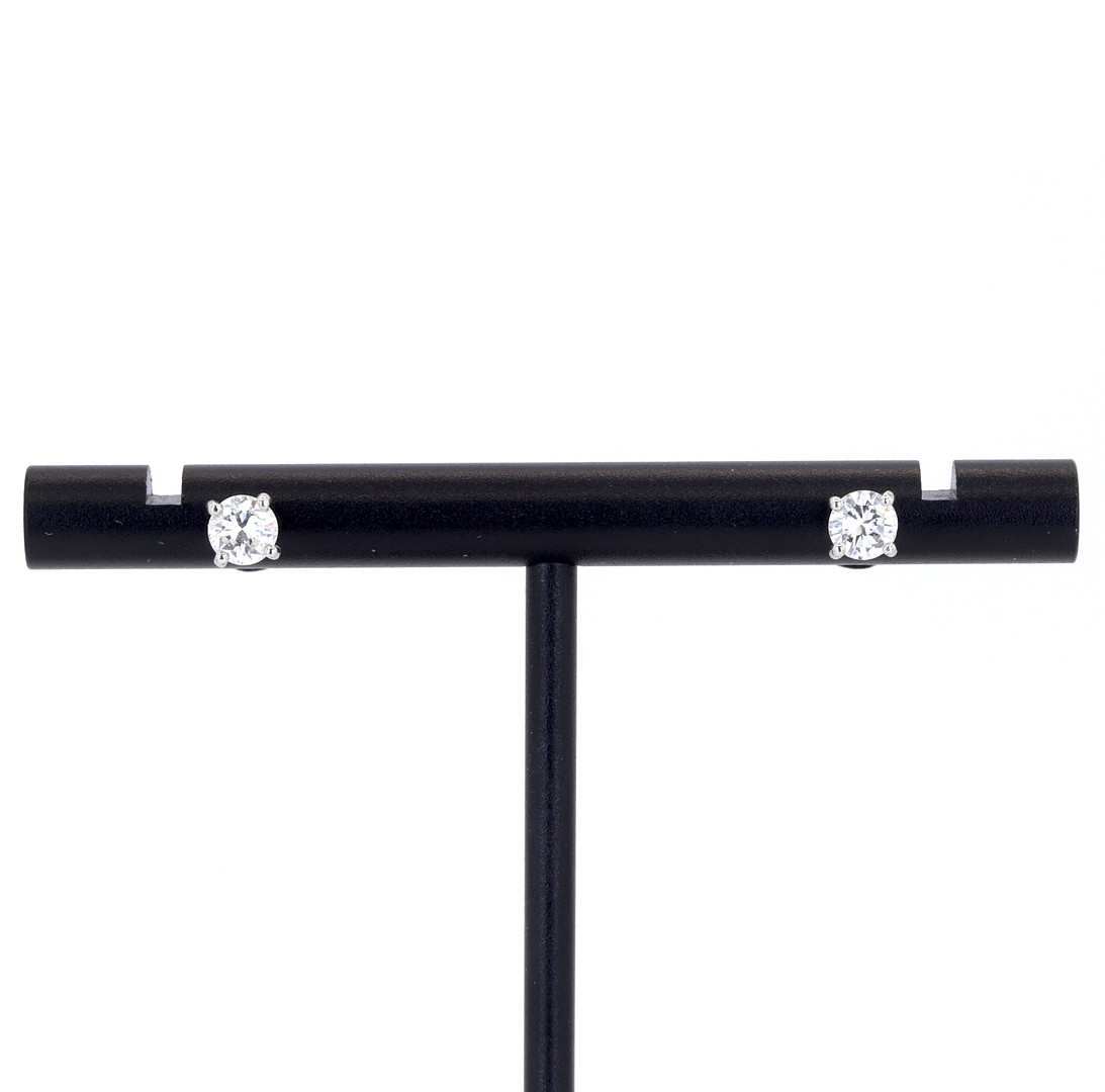PLATINUM DIAMOND EARRINGS.