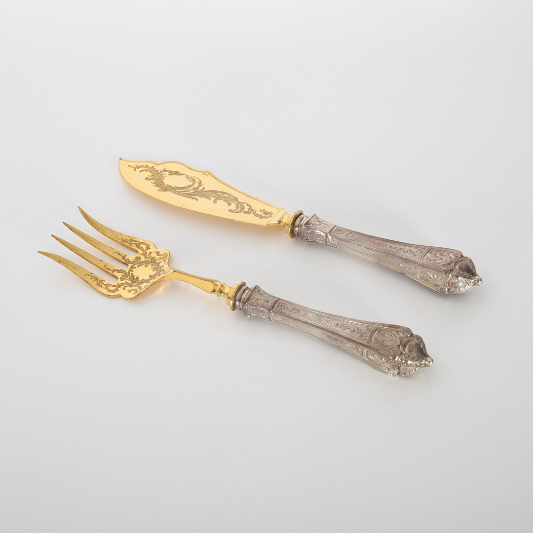 SERVERINGSBESTICK I SCHATULL. Silver och förgyllt stål, Tyskland, 1900-talets första del.