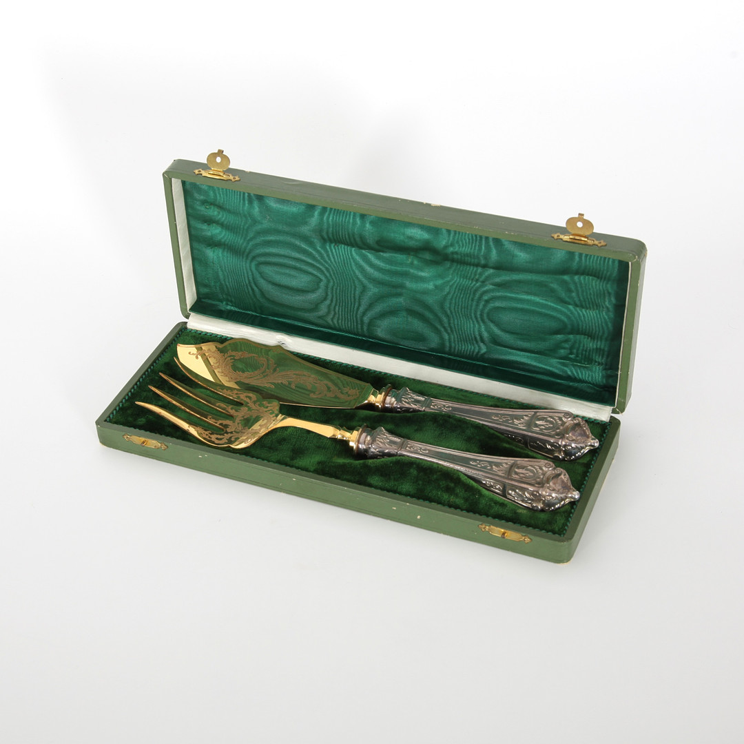 SERVERINGSBESTICK I SCHATULL. Silver och förgyllt stål, Tyskland, 1900-talets första del.