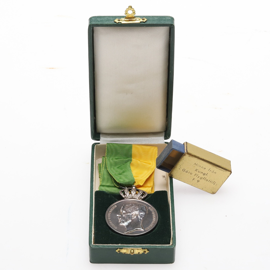 MILITÄRA MEMORABILIA MEDALJ, Silver Kungliga patriotiska sällskapet TÄNDSTICKSASK, Kunliga Göta Flygflottilj F9.