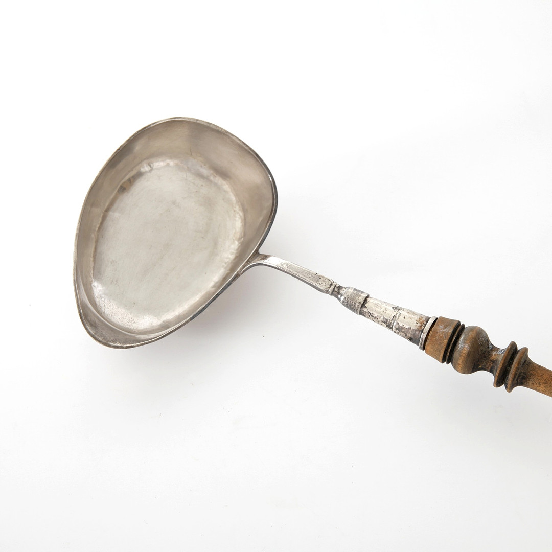 SOPPSLEV 1840, Silver med träskaft.