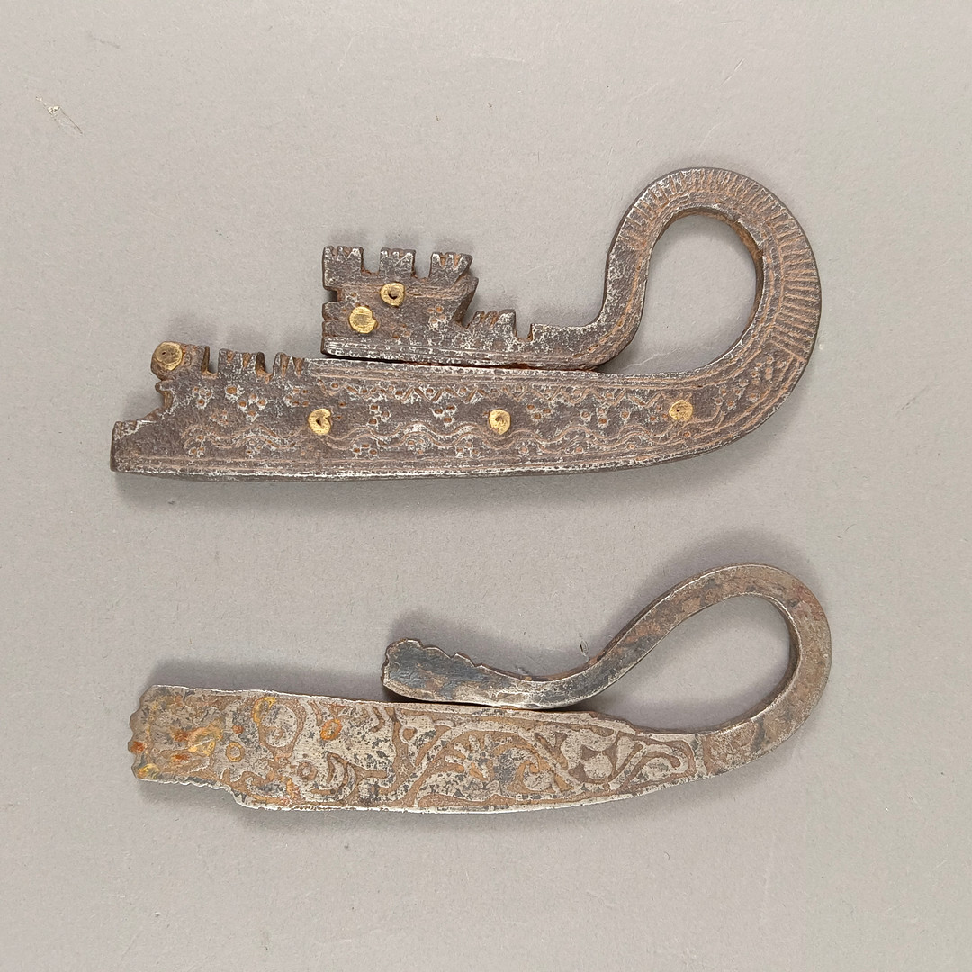 ZWEI FEUERSTÄHLE - Schmiedeeisen, Persien / Mittlerer Osten, 18./19.Jh.