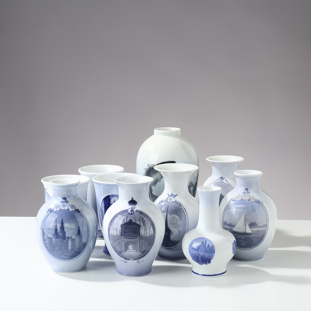 ROYAL COPENHAGEN. Samling vaser af porcelæn. Danmark (10).