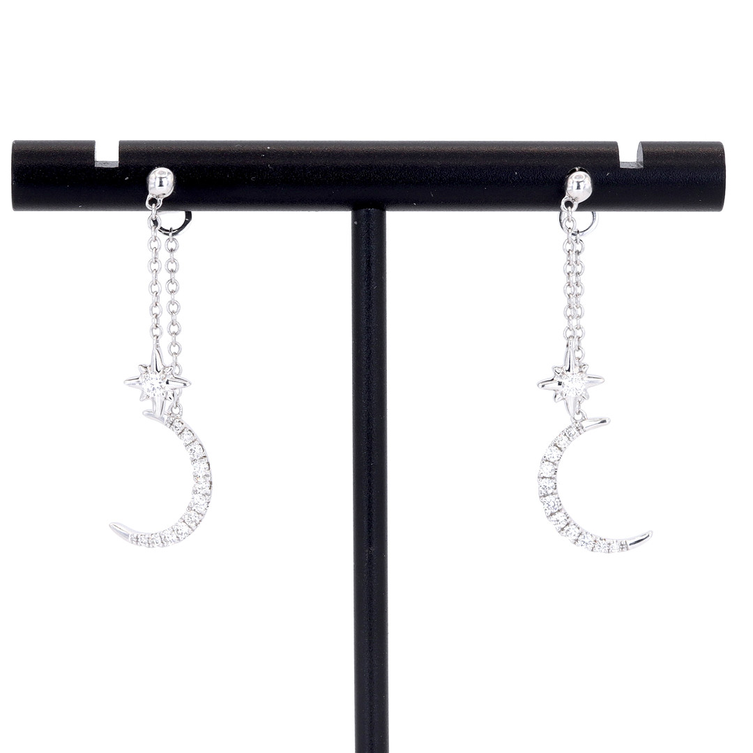 18CT GOLD DIAMOND EARRINGS.