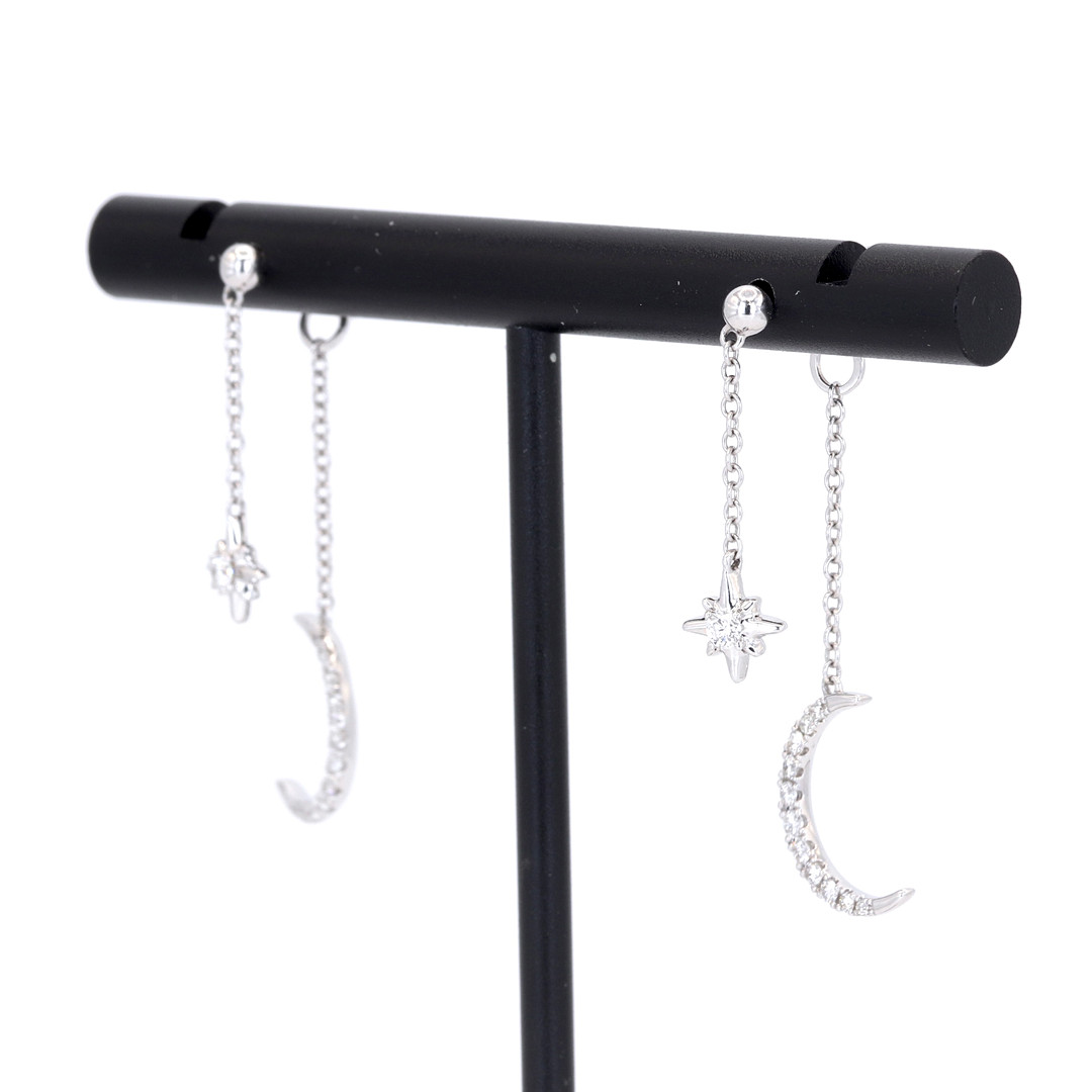 18CT GOLD DIAMOND EARRINGS.
