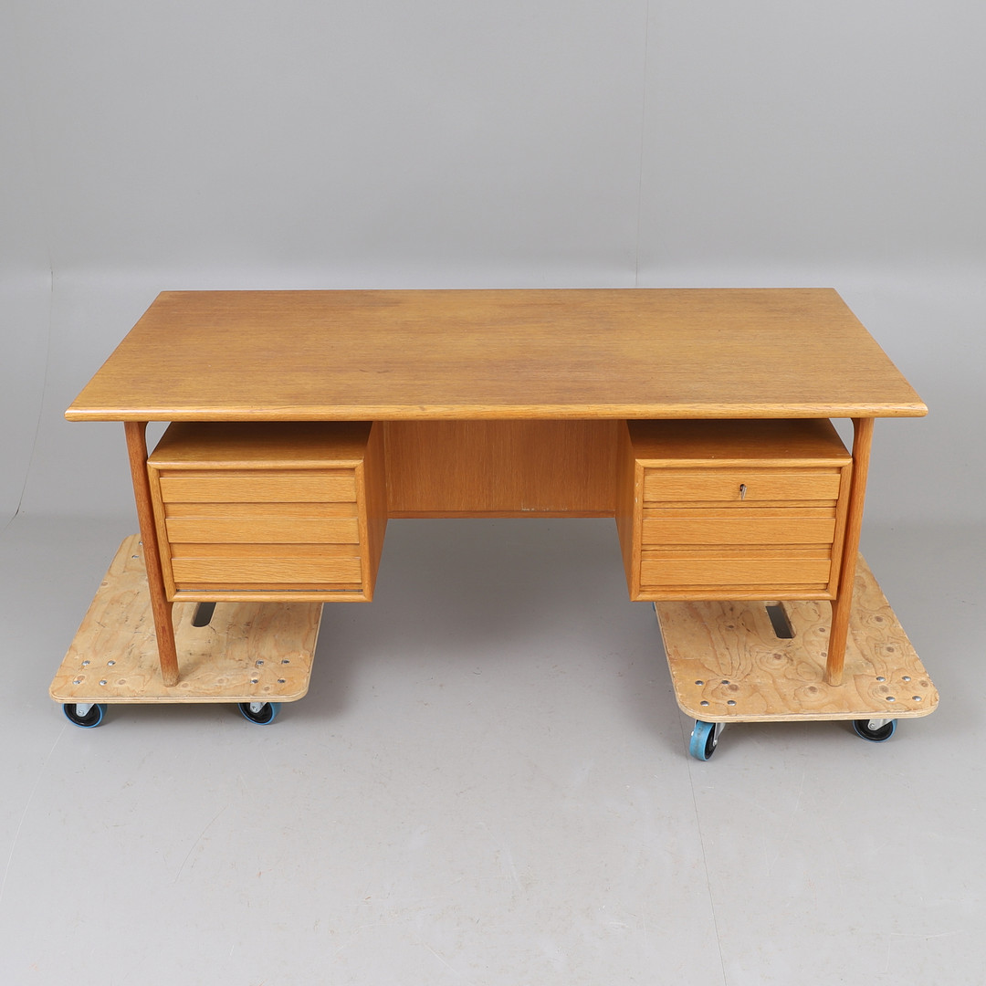 SKRIVBORD, ek, Gunni Omann, 1960-tal.