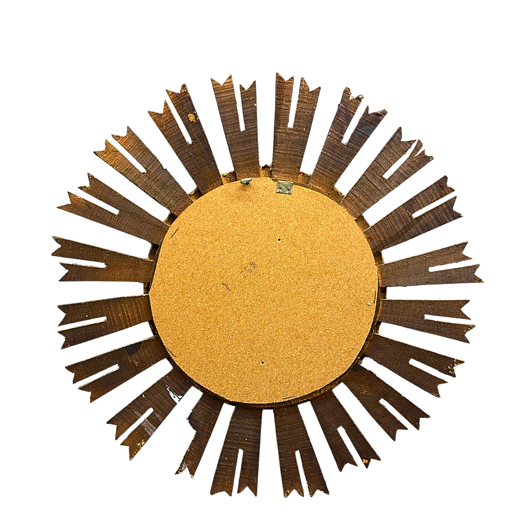 WANDSPIEGEL IN FORM EINER SONNE MIT HOLZRAHMEN.